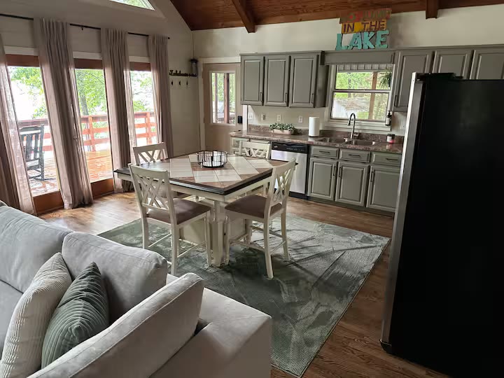 Weiss Lake House with Private Dock kitchen appliances at a direct-booking vacation rental in Cedar Bluff, Alabama