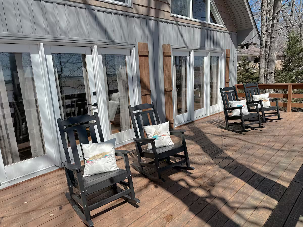 Weiss Lake House with Private Dock screened porch seating at a direct-booking vacation rental in Cedar Bluff, Alabama